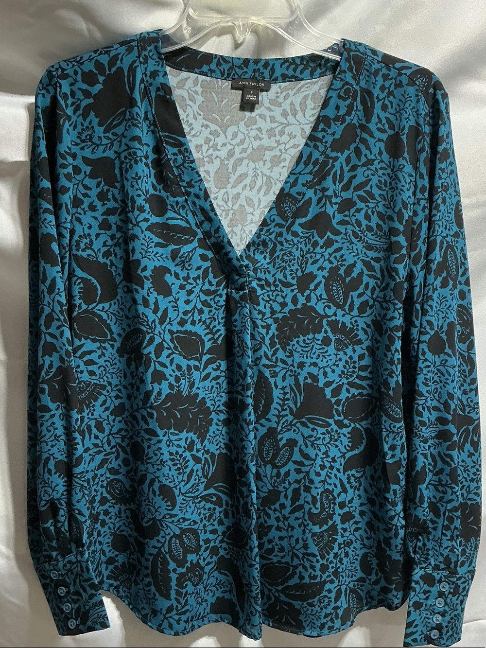 Ann Taylor Small Teal blue and Black Floral pleated V-Neck Blouse long sleeves